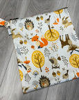 Sac imperméable, format moyen : animaux de la forêt fond beige