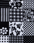 Lingettes / essuie tout / serviettes de table en flanelle : fleurs noires