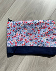 Sac imperméable, format collation : fleurs et jeans