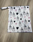 Grand sac imperméable wetbag : licornes et cœurs